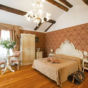 *** Konukevi Palazzo Guardi İtalya